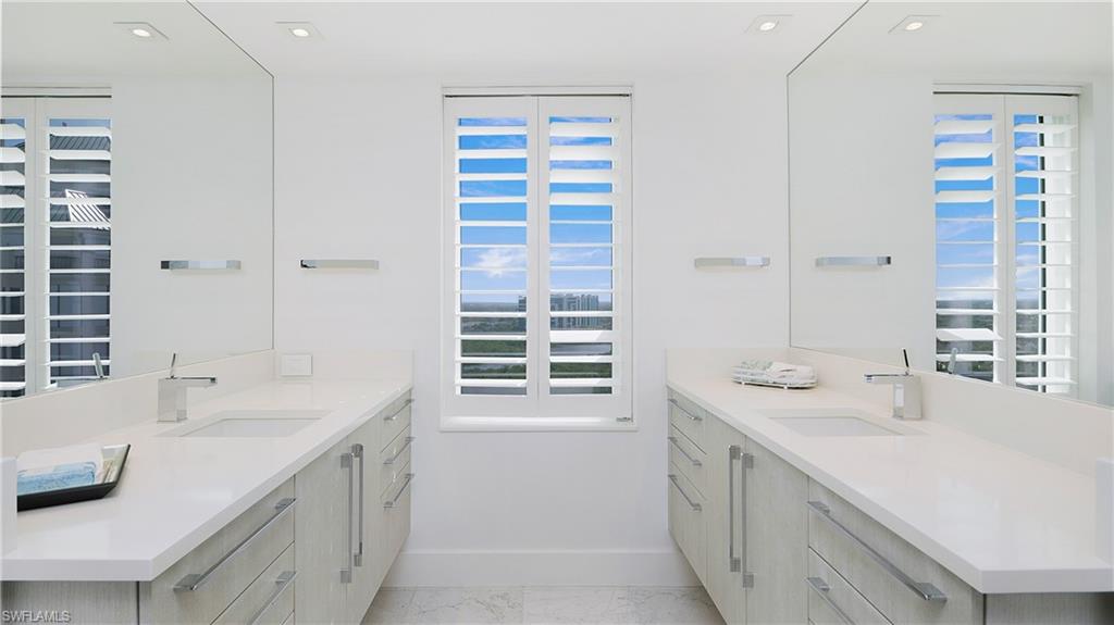 8231 Bay Colony DR # 1 Unit: Penthouse 1