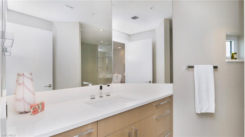 8231 Bay Colony DR # 1 Unit: Penthouse 1