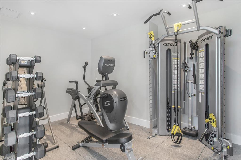 8231 Bay Colony DR # 1 Unit: Penthouse 1