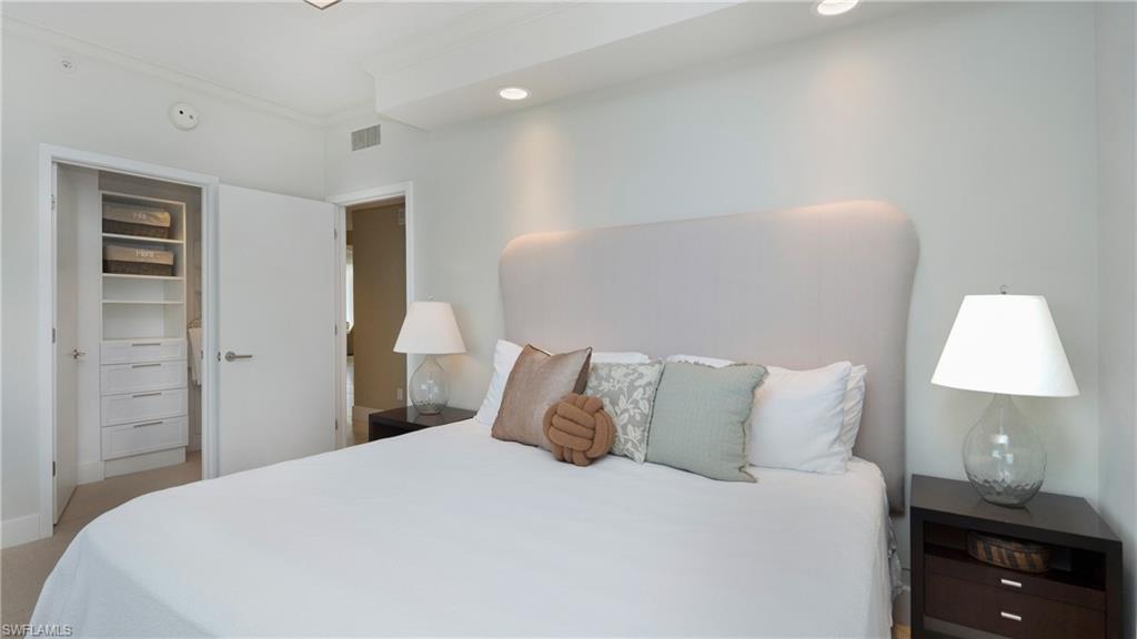 8231 Bay Colony DR # 1 Unit: Penthouse 1