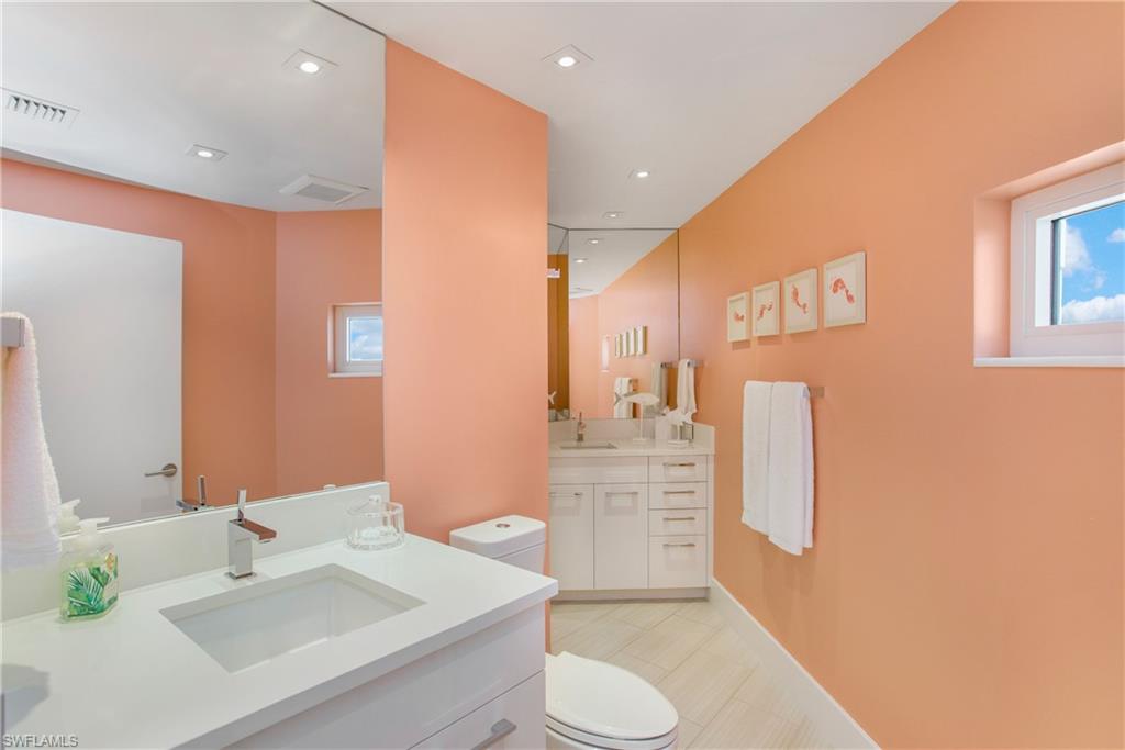 8231 Bay Colony DR # 1 Unit: Penthouse 1