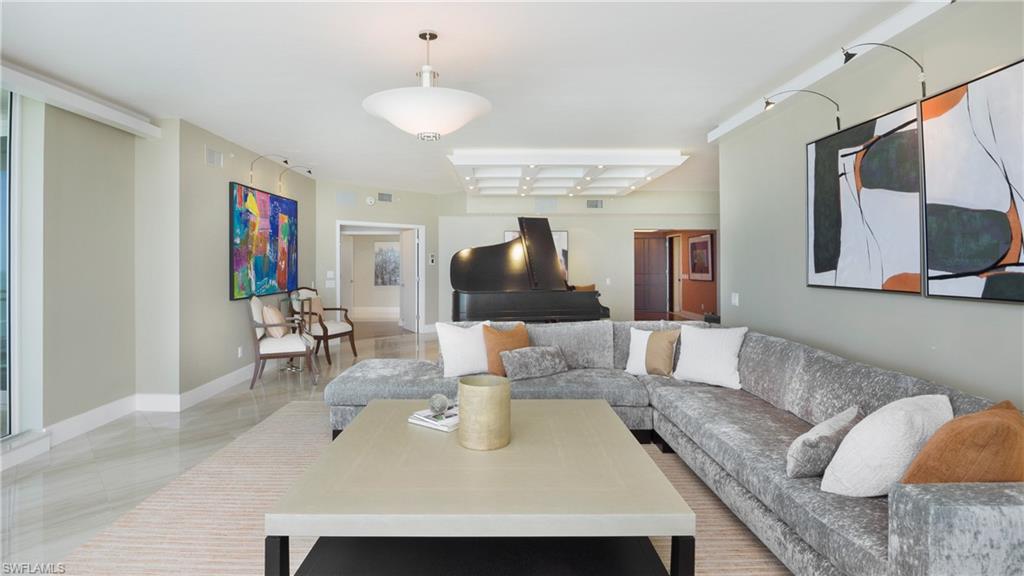 8231 Bay Colony DR # 1 Unit: Penthouse 1