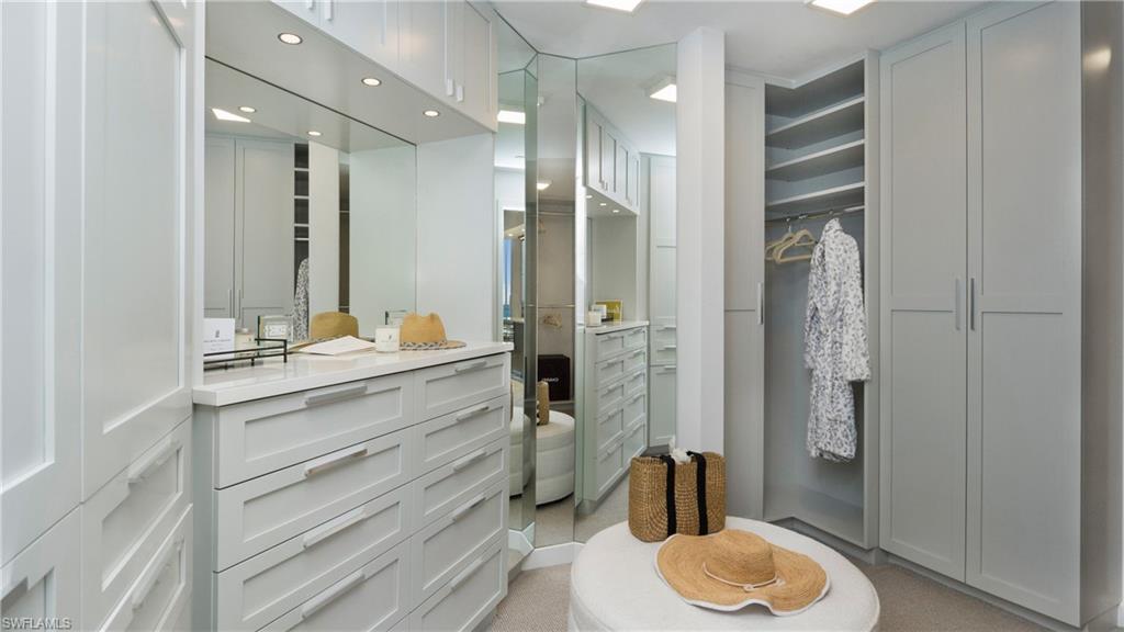 8231 Bay Colony DR # 1 Unit: Penthouse 1