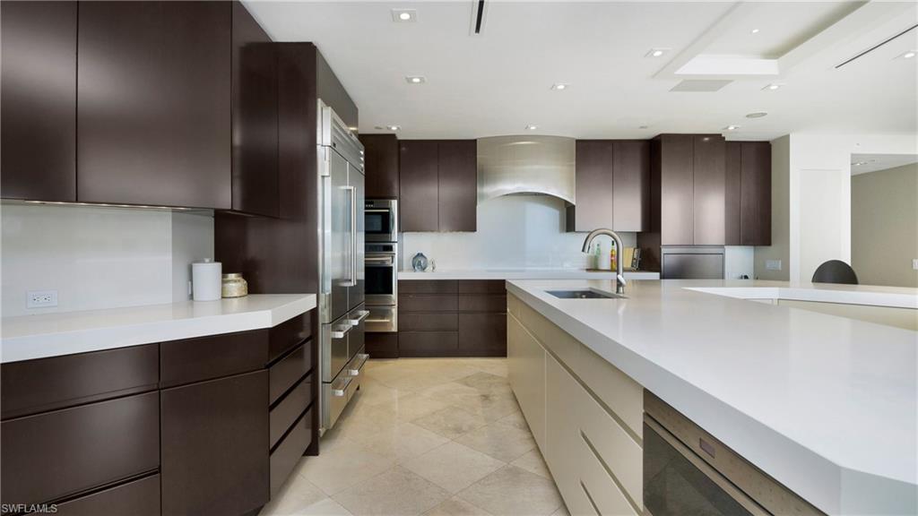 8231 Bay Colony DR # 1 Unit: Penthouse 1