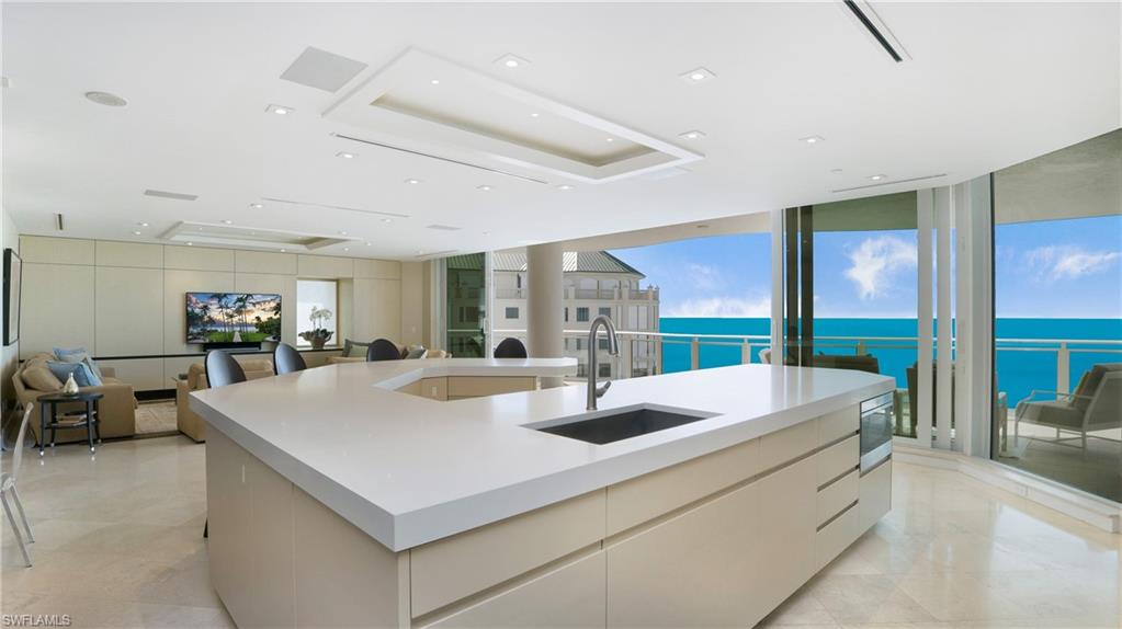 8231 Bay Colony DR # 1 Unit: Penthouse 1