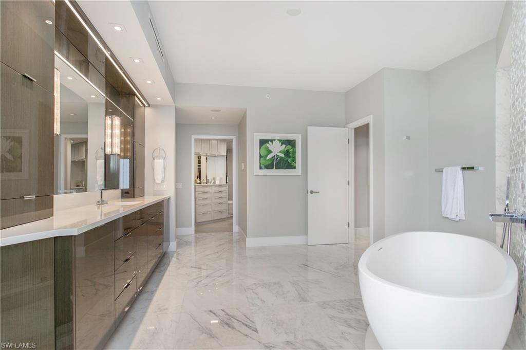 8231 Bay Colony DR # 1 Unit: Penthouse 1