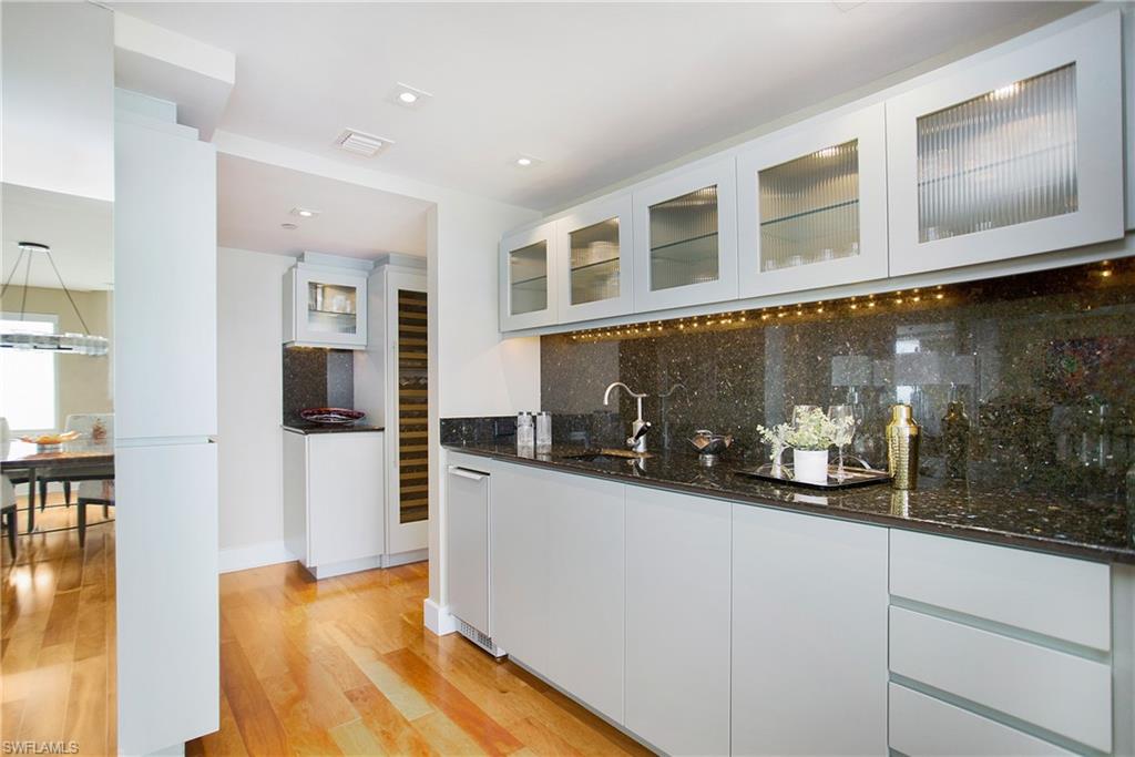 8231 Bay Colony DR # 1 Unit: Penthouse 1