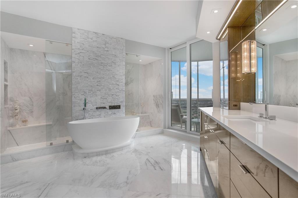 8231 Bay Colony DR # 1 Unit: Penthouse 1