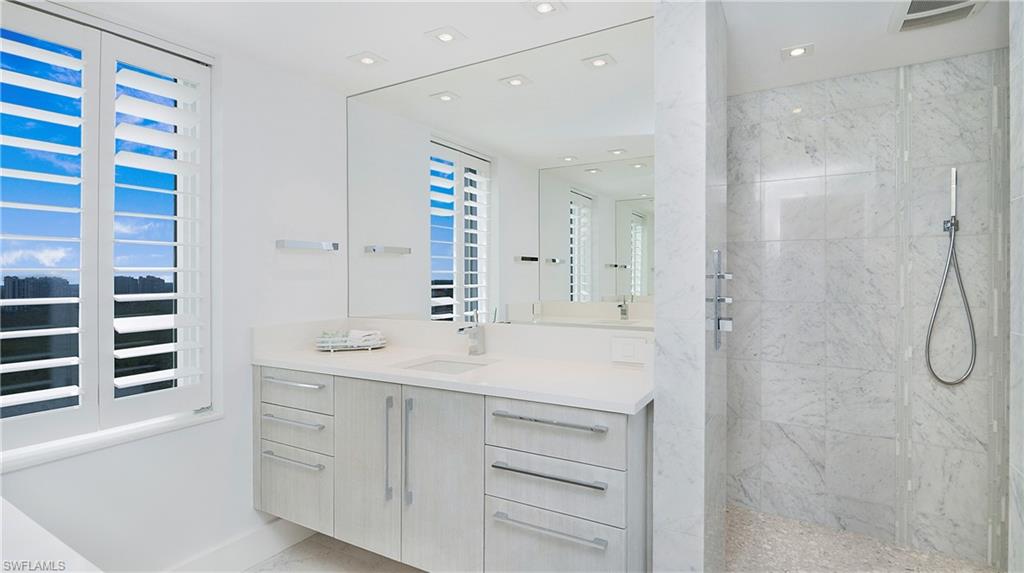 8231 Bay Colony DR # 1 Unit: Penthouse 1