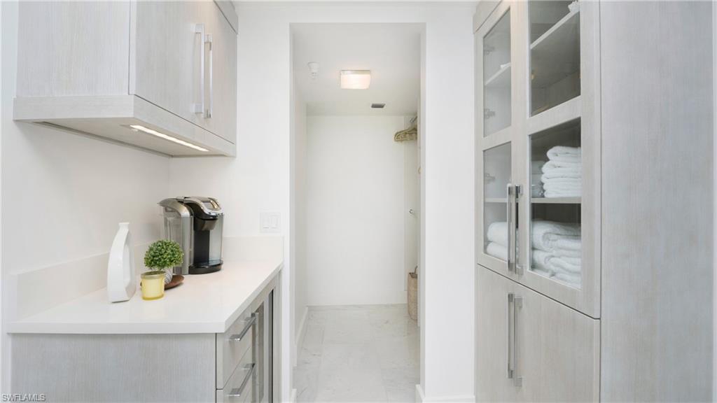 8231 Bay Colony DR # 1 Unit: Penthouse 1