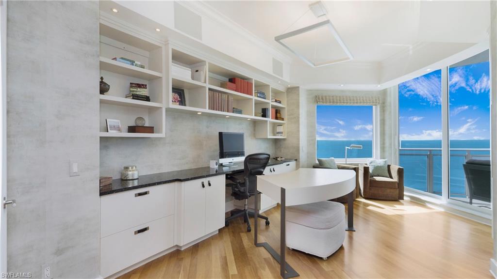 8231 Bay Colony DR # 1 Unit: Penthouse 1