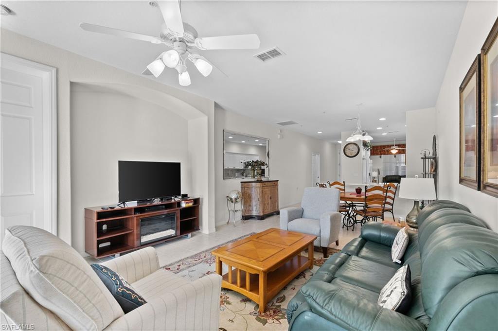 4864 Hampshire CT # 104 Unit: # 9-104