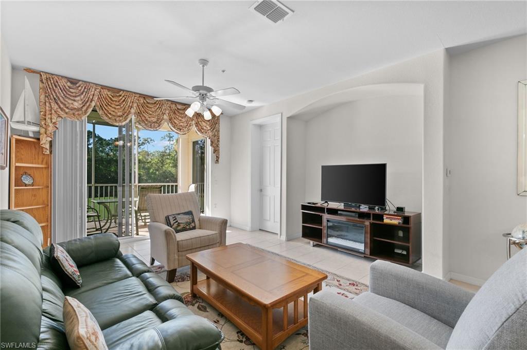 4864 Hampshire CT # 104 Unit: # 9-104