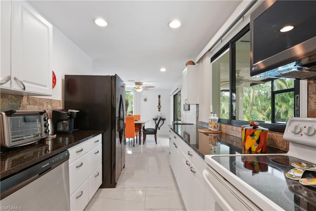 1147 Rainbow DR