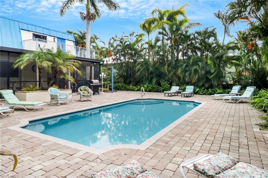 1147 Rainbow DR