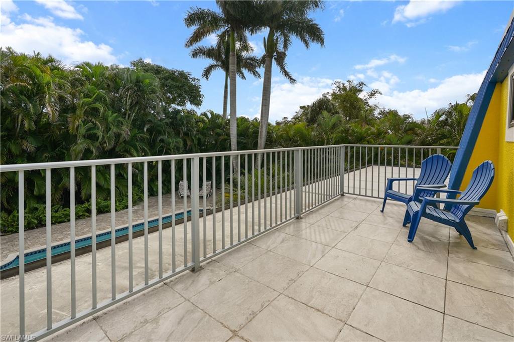 1147 Rainbow DR