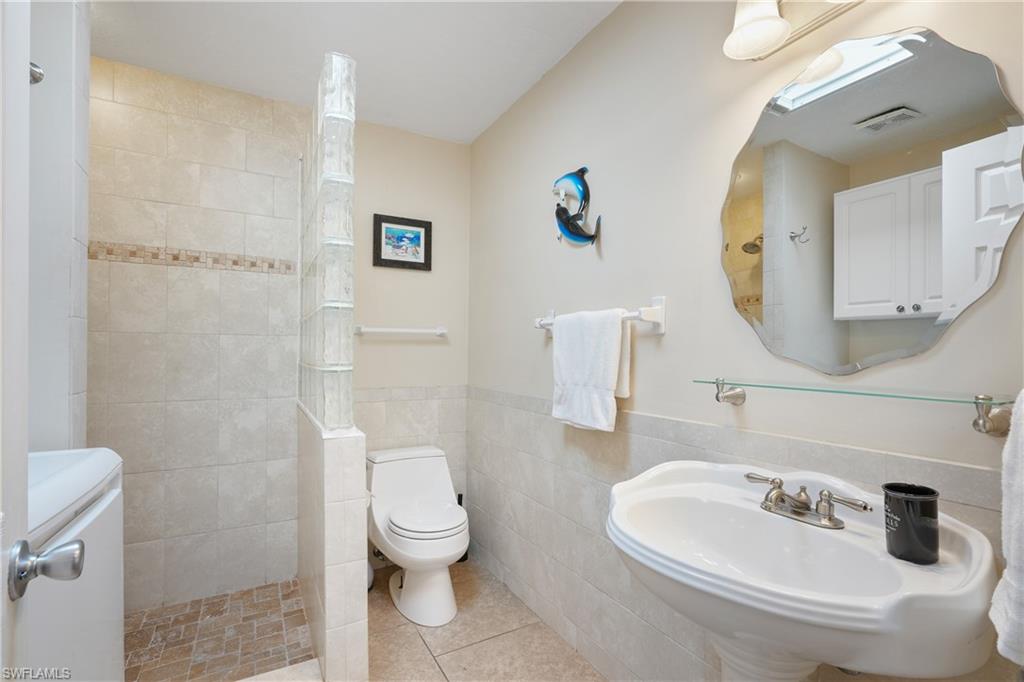1147 Rainbow DR
