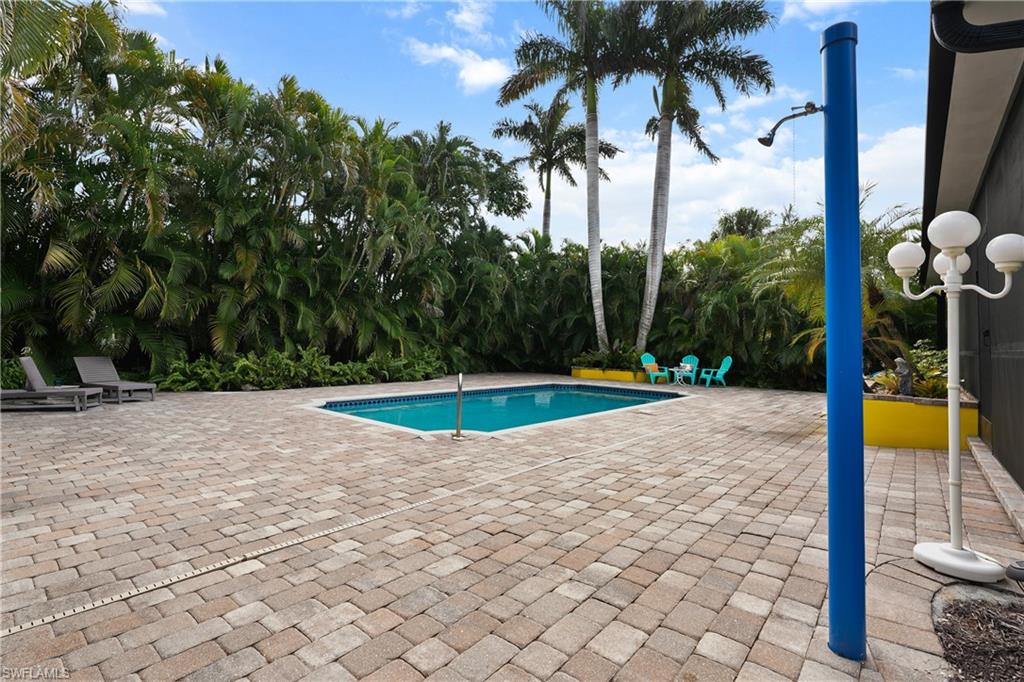 1147 Rainbow DR