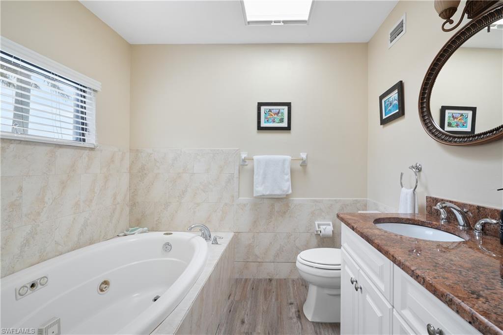1147 Rainbow DR