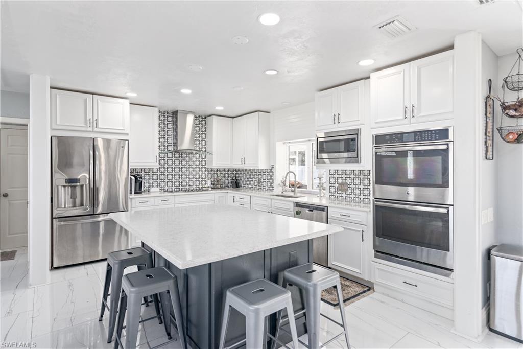 4572 32nd AVE SW