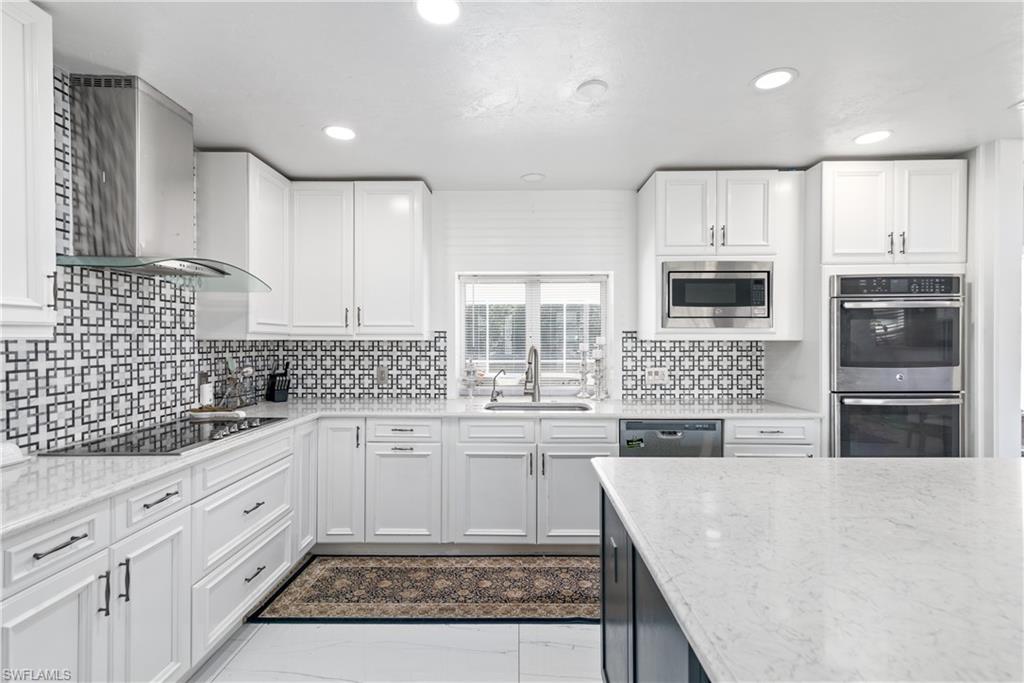 4572 32nd AVE SW