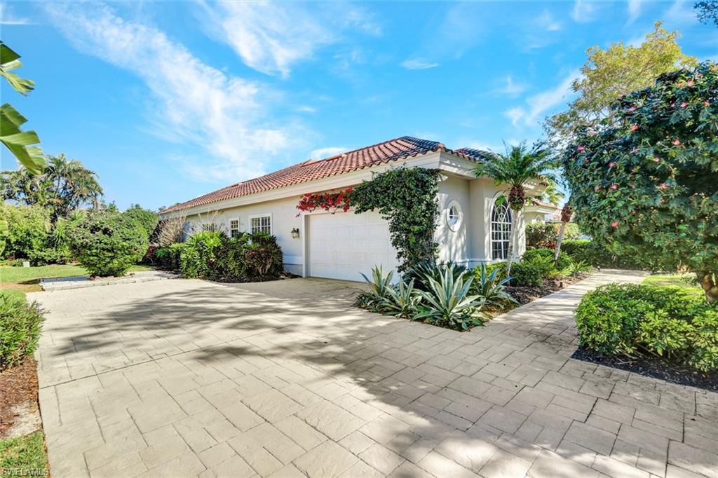 874 Wyndemere WAY