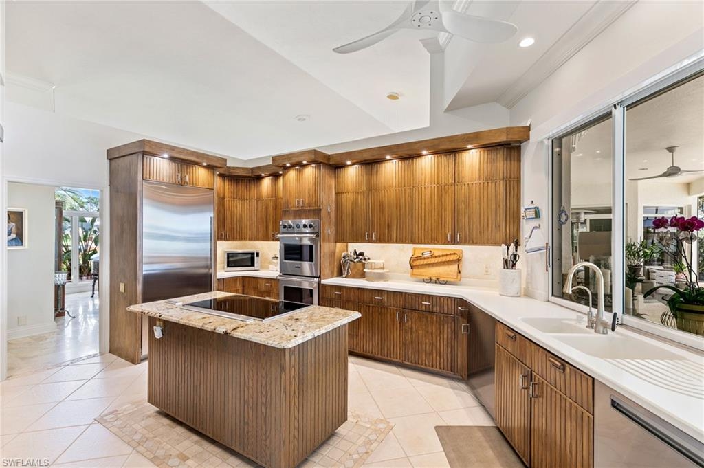 872 Inlet DR
