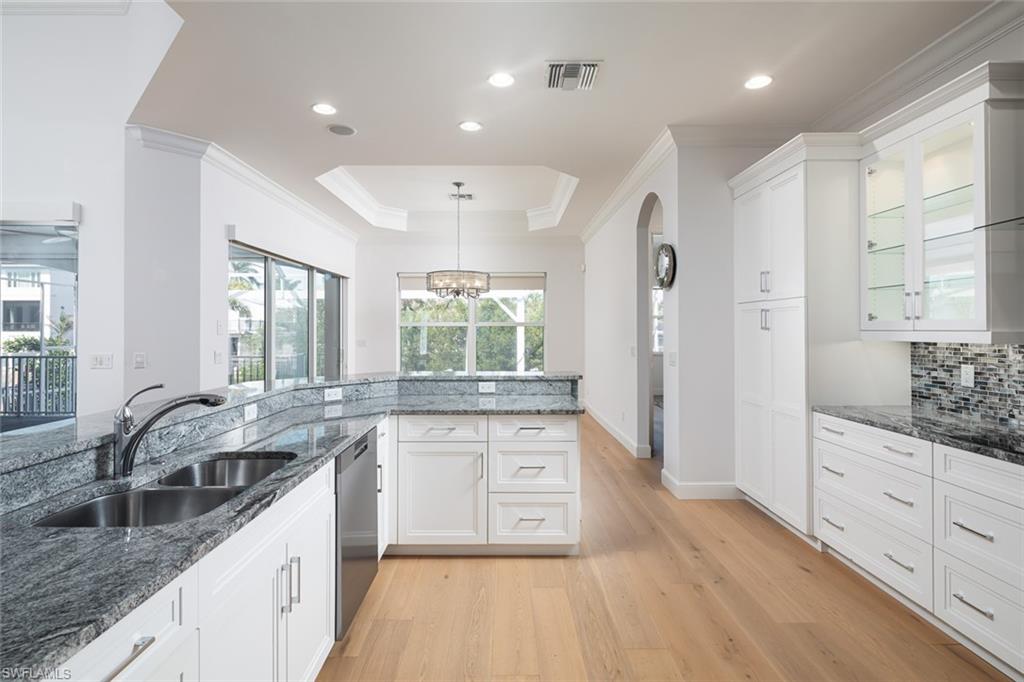 451 Oak AVE