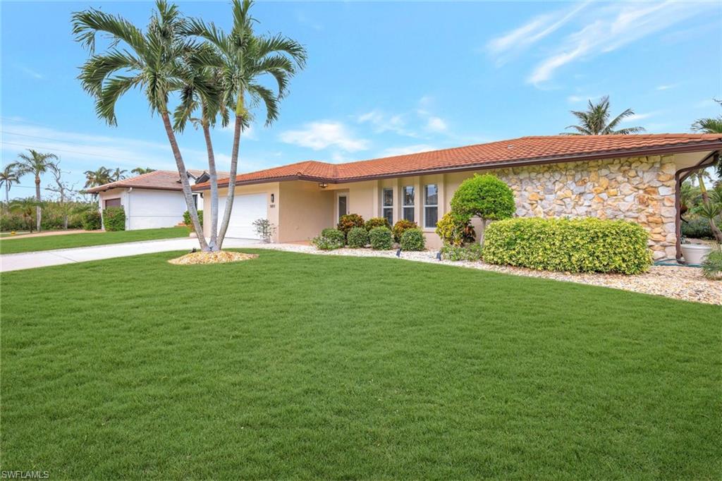 989 E Valley DR