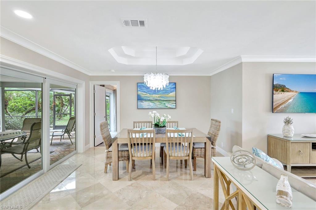 989 E Valley DR