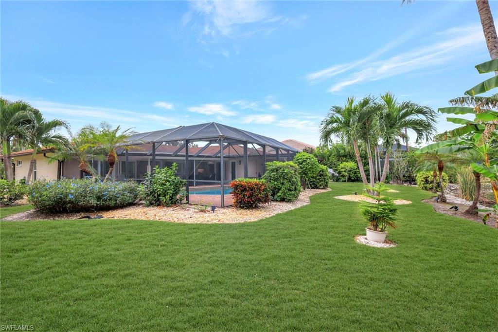 989 E Valley DR