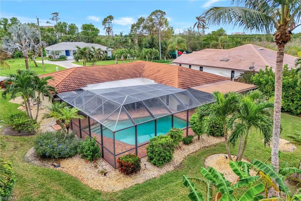 989 E Valley DR
