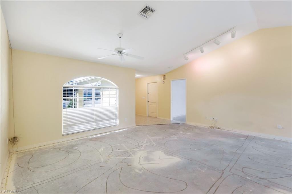4022 Lupine LN