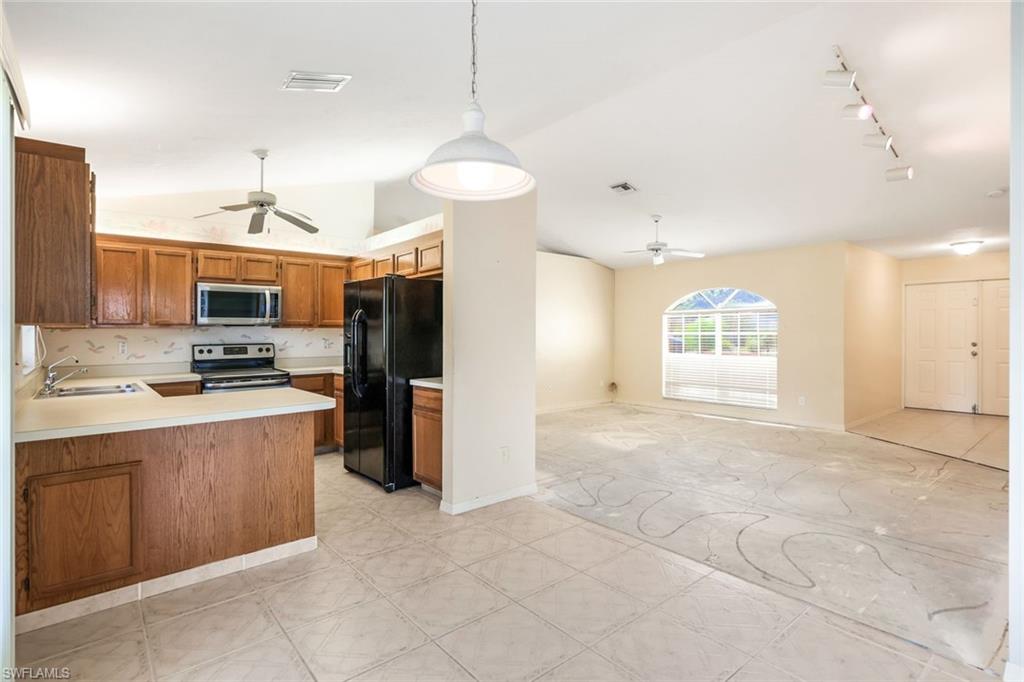 4022 Lupine LN