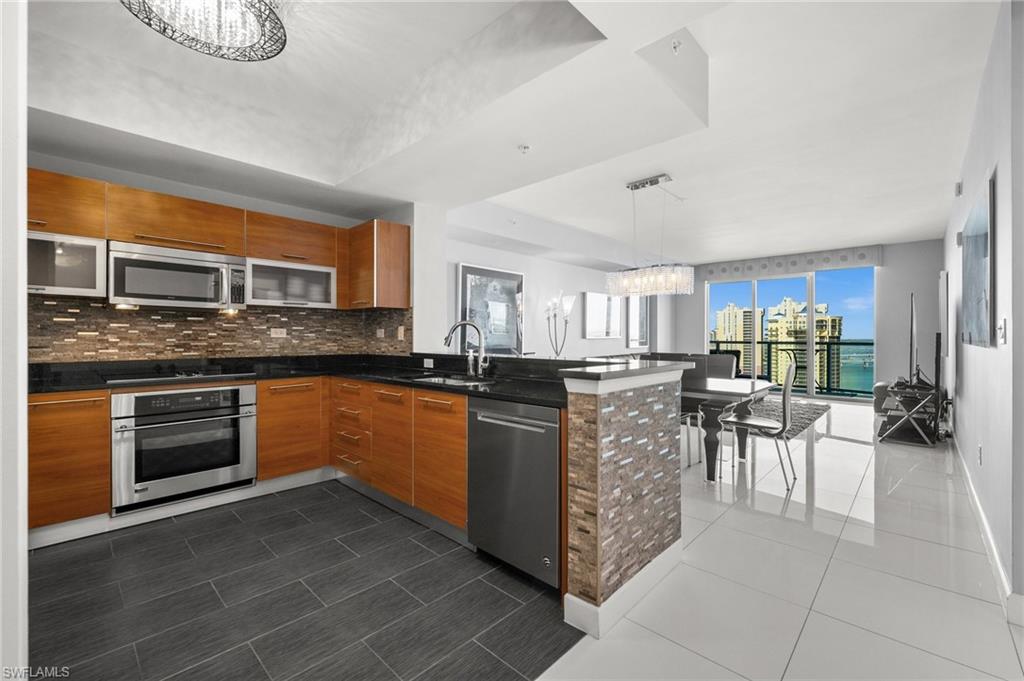 3000 Oasis Grand BLVD # 2103