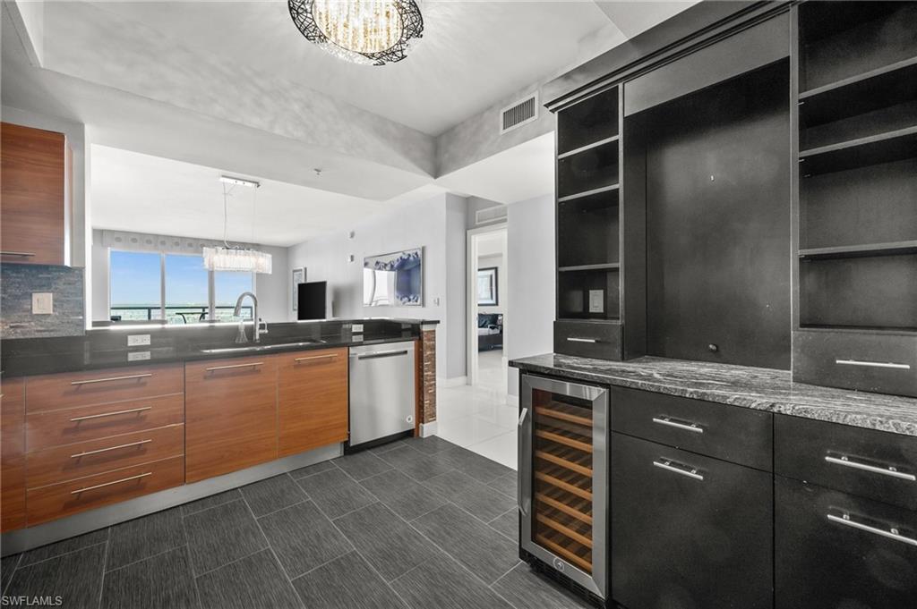 3000 Oasis Grand BLVD # 2103
