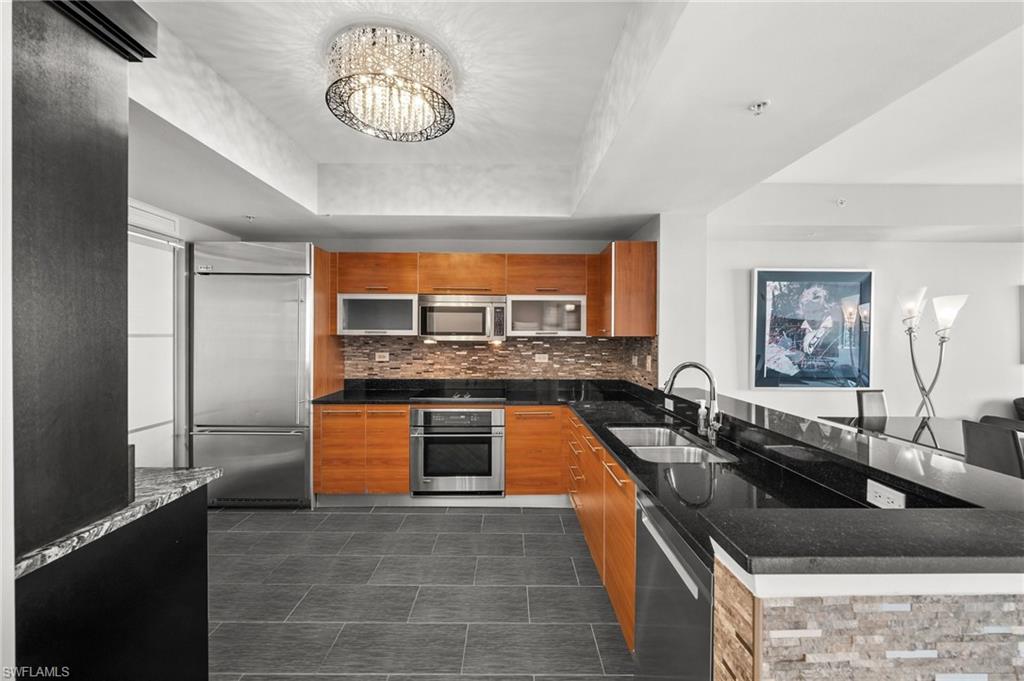 3000 Oasis Grand BLVD # 2103