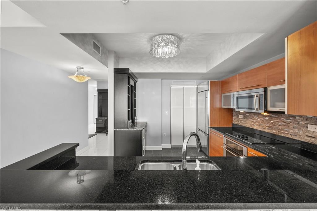3000 Oasis Grand BLVD # 2103