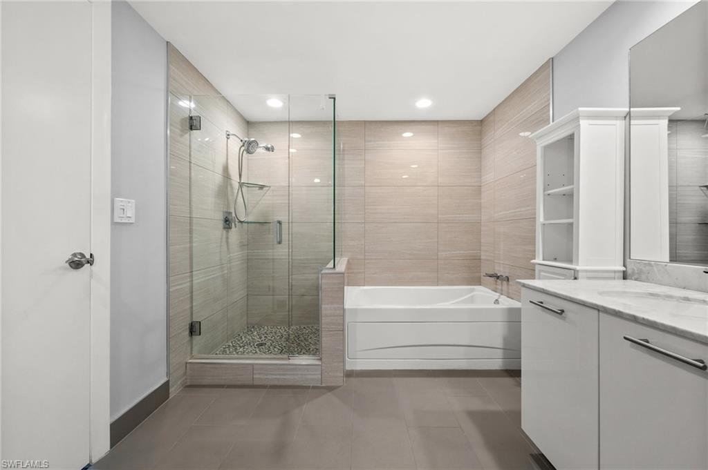 3000 Oasis Grand BLVD # 2103
