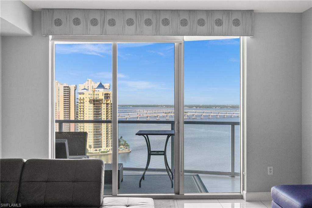 3000 Oasis Grand BLVD # 2103