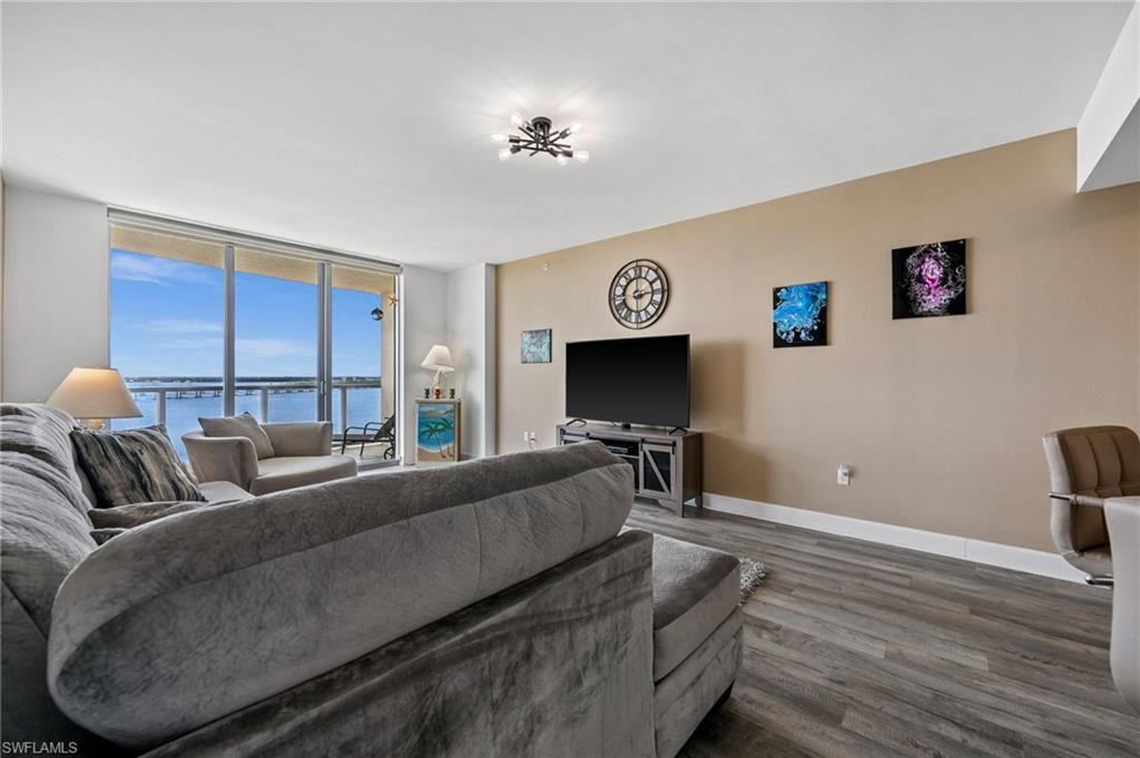 3000 Oasis Grand BLVD # 1702
