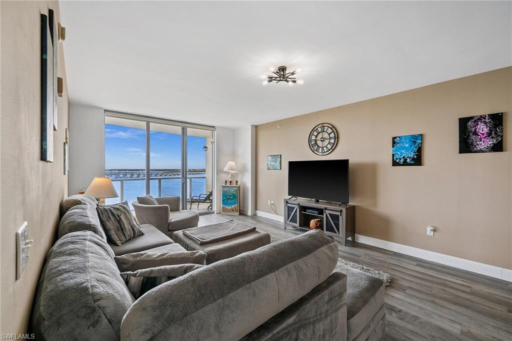 3000 Oasis Grand BLVD # 1702