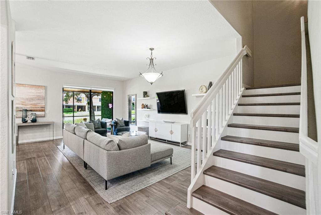 7585 Bristol CIR
