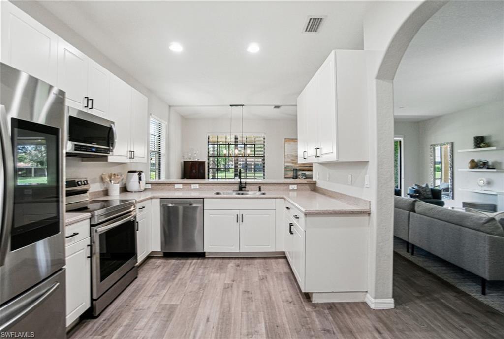 7585 Bristol CIR