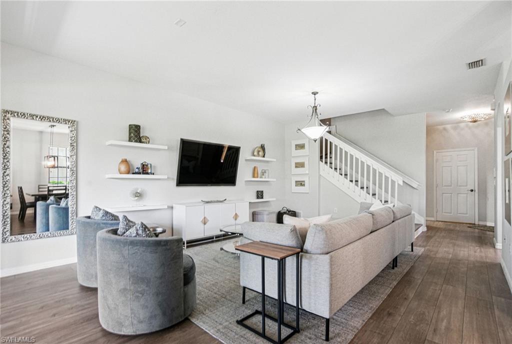 7585 Bristol CIR