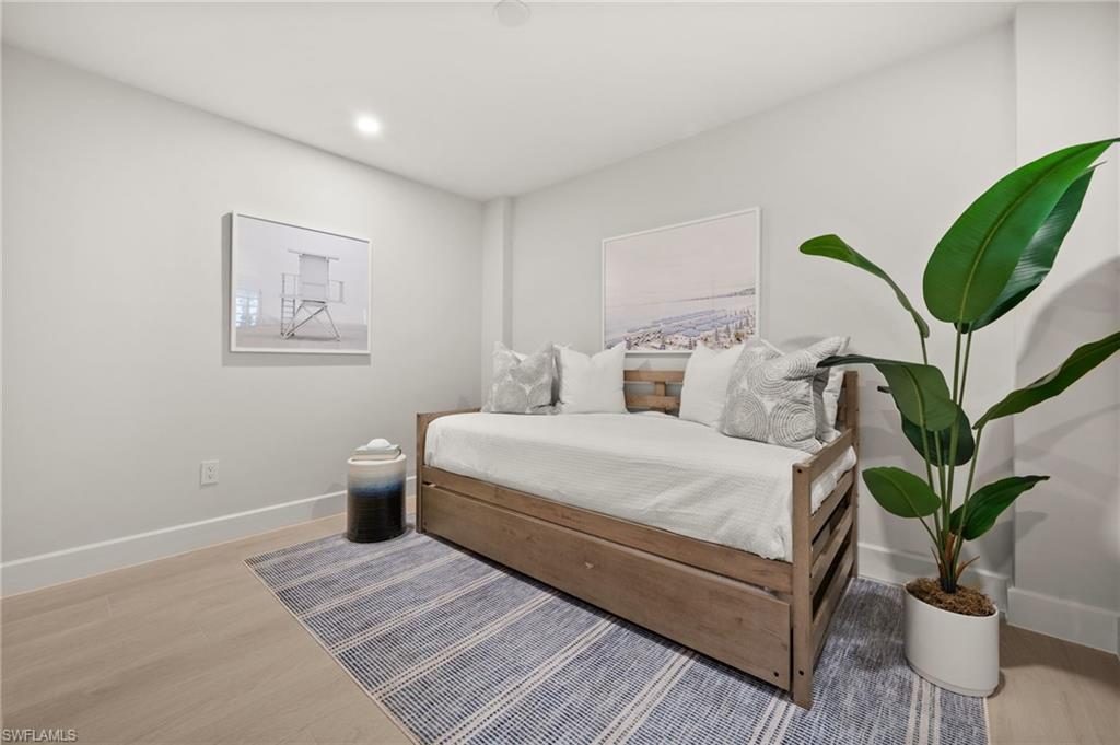 1300 Gulf Shore BLVD N # 109, NAPLES Unit: 109