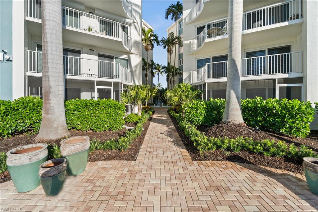 1300 Gulf Shore BLVD N # 109, NAPLES Unit: 109