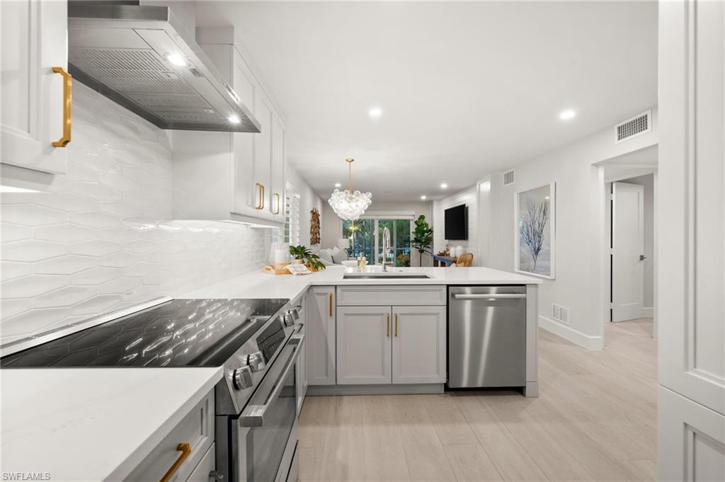 1300 Gulf Shore BLVD N # 109, NAPLES Unit: 109