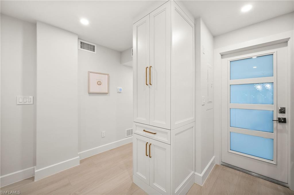 1300 Gulf Shore BLVD N # 109, NAPLES Unit: 109