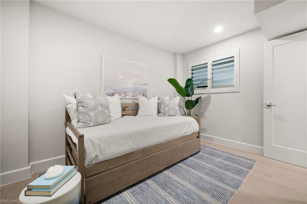 1300 Gulf Shore BLVD N # 109, NAPLES Unit: 109